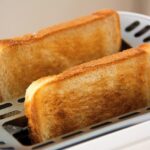 **”Pão de Aço”: Czy technika wypieku chleba w piecach hutniczych XVII-wiecznej Brazylii wpływała na jego trwałość i wartość odżywczą?**