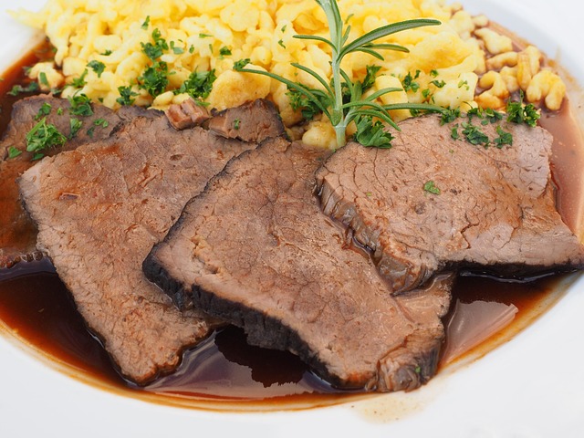 Sauerbraten Reloaded: Jak nowoczesne techniki sous-vide redefiniują smak i teksturę tego klasycznego dania reńskiego? - 1 2025