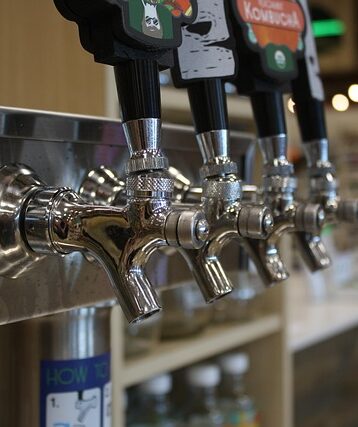 **"Fermentowane Napoje i Mikrobiom Skóry: Czy Kombucha i Kefir mogą Zastąpić Kosmetyki?"** - 29 2025