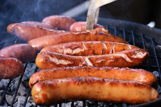 Od 'Bratwurst' do 'Bratwurst-e': Jak cyfrowe technologie (nie) zmieniły smaku saksońskiej kiełbasy - 1 2025